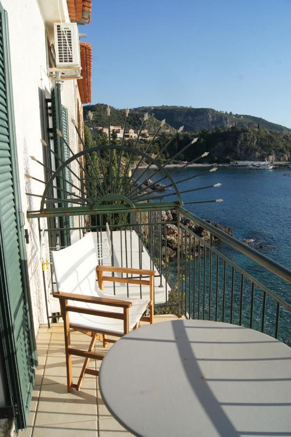 Gorgones, Sea-Front, Great View Aparthotel Кардамили Екстериор снимка