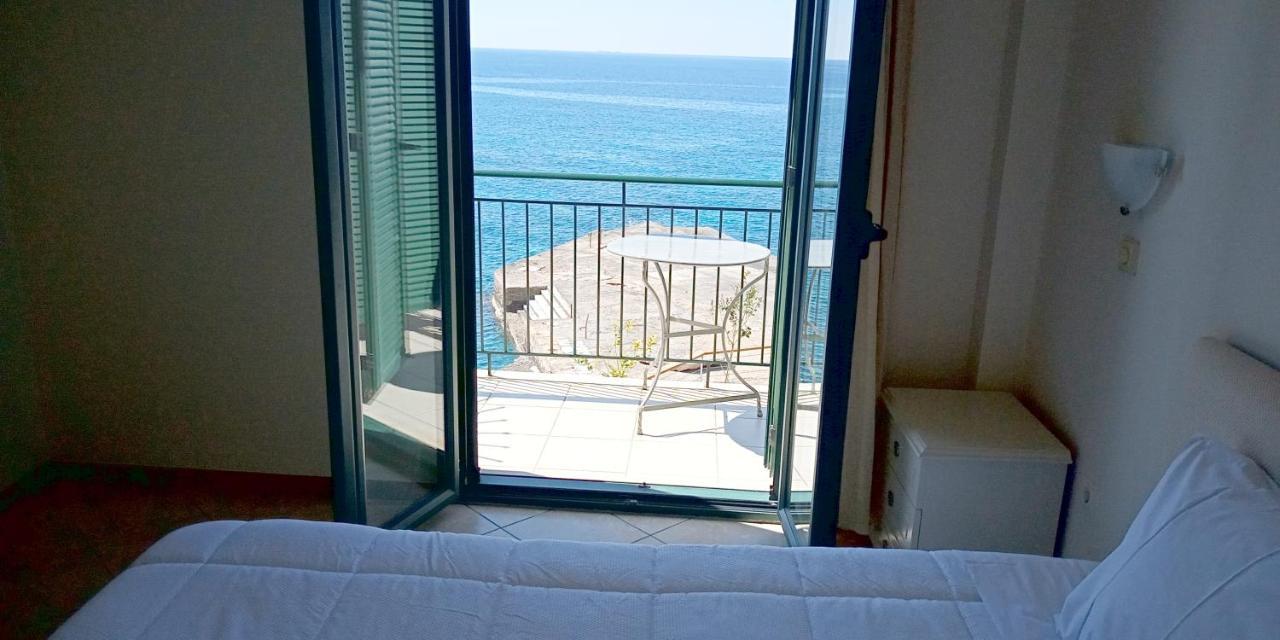 Gorgones, Sea-Front, Great View Aparthotel Кардамили Екстериор снимка