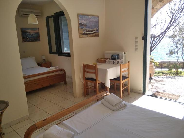 Gorgones, Sea-Front, Great View Aparthotel Кардамили Екстериор снимка